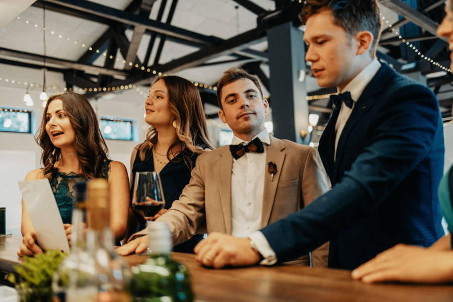 Feiern, und gleichzeitig Gutes tun. Feiern, und gleichzeitig Gutes tun.